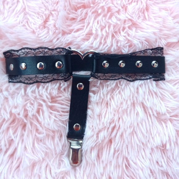 Dolls Kill Accessories - Metal heart & lace sexy thigh garter! Adjustable for all sizes!